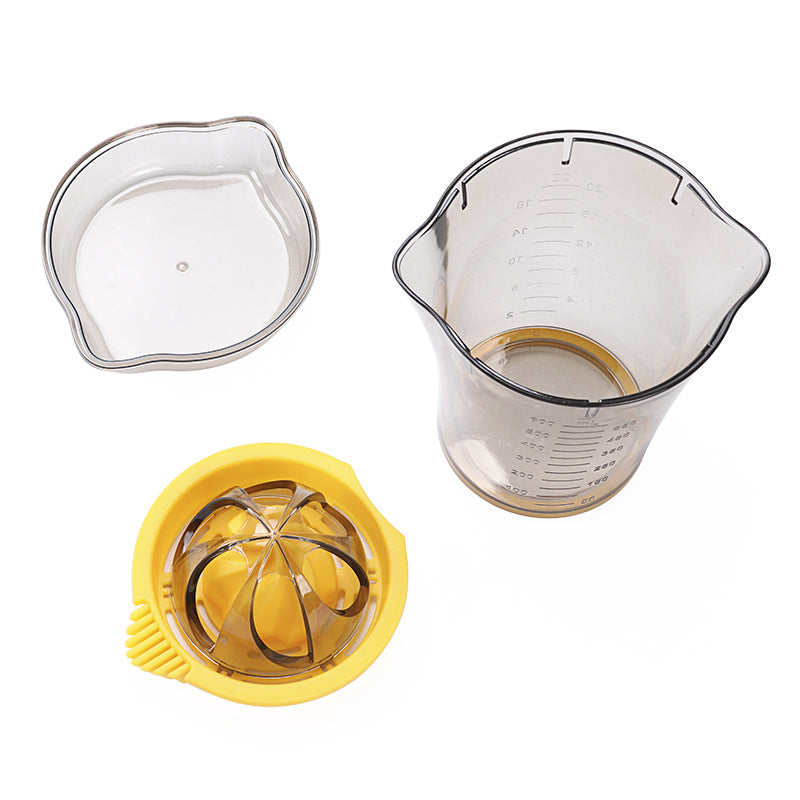 Portable Manual Citrus Juicer - Compact Fruit Squeezer